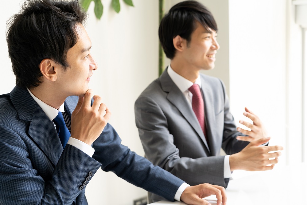 男性社員２名のご提案風景